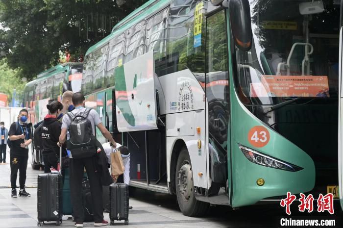 范德贝克想要出场机会现在还无法断言范德贝克的下一站在哪里，但他确实该离开了。